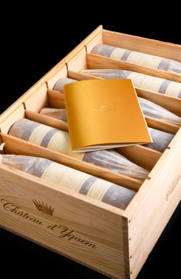 Château d’Yquem et Twins créent une caisse exclusive de 12 millésimes