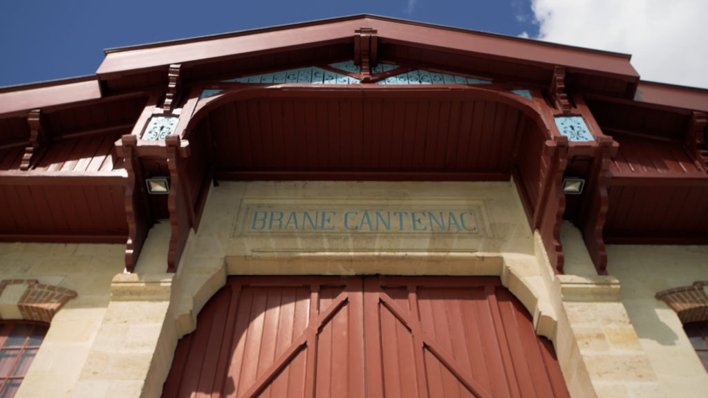 twins-chateau-brane-cantenac-facade-rouge