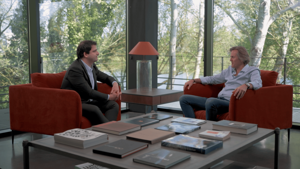Alexis Leven-Mentzelopoulos, copropiétaire et co-gérant de Château Margaux et Anthony Moses dans les bureaux de Twins